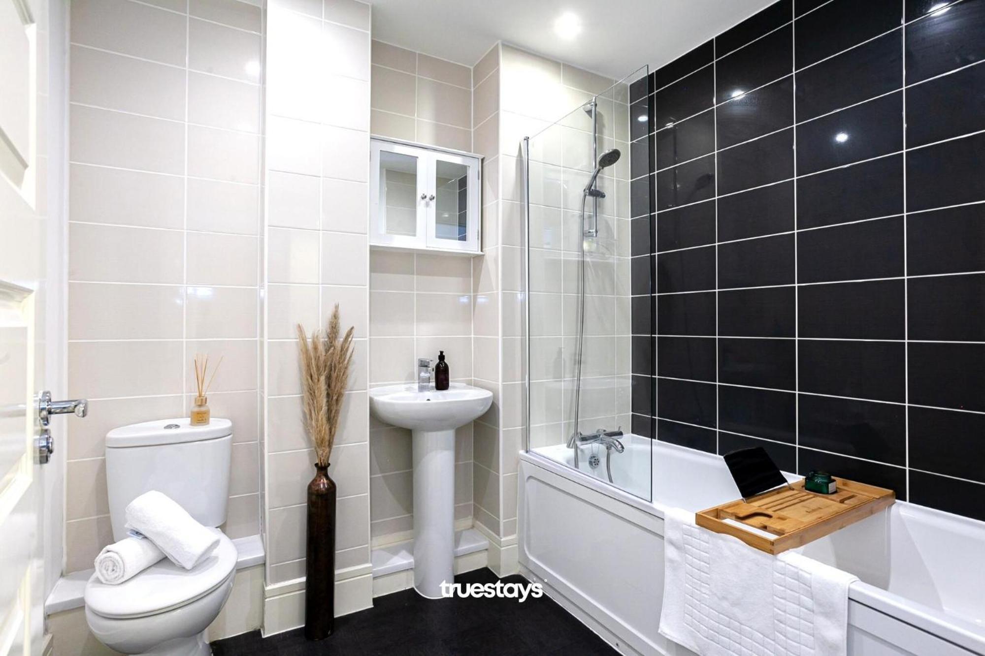 Ambassador House By Truestays - Luxury 4 Bedroom House In Stoke-On-Trent Etruria Eksteriør billede