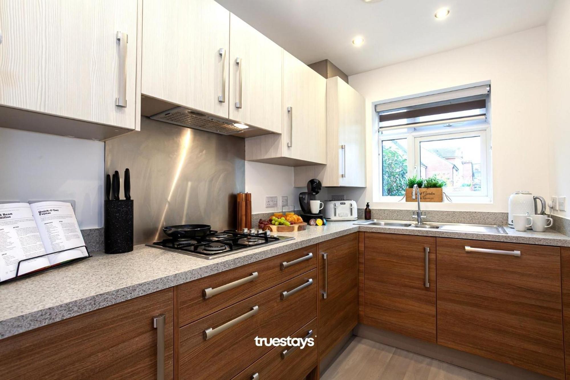 Ambassador House By Truestays - Luxury 4 Bedroom House In Stoke-On-Trent Etruria Eksteriør billede