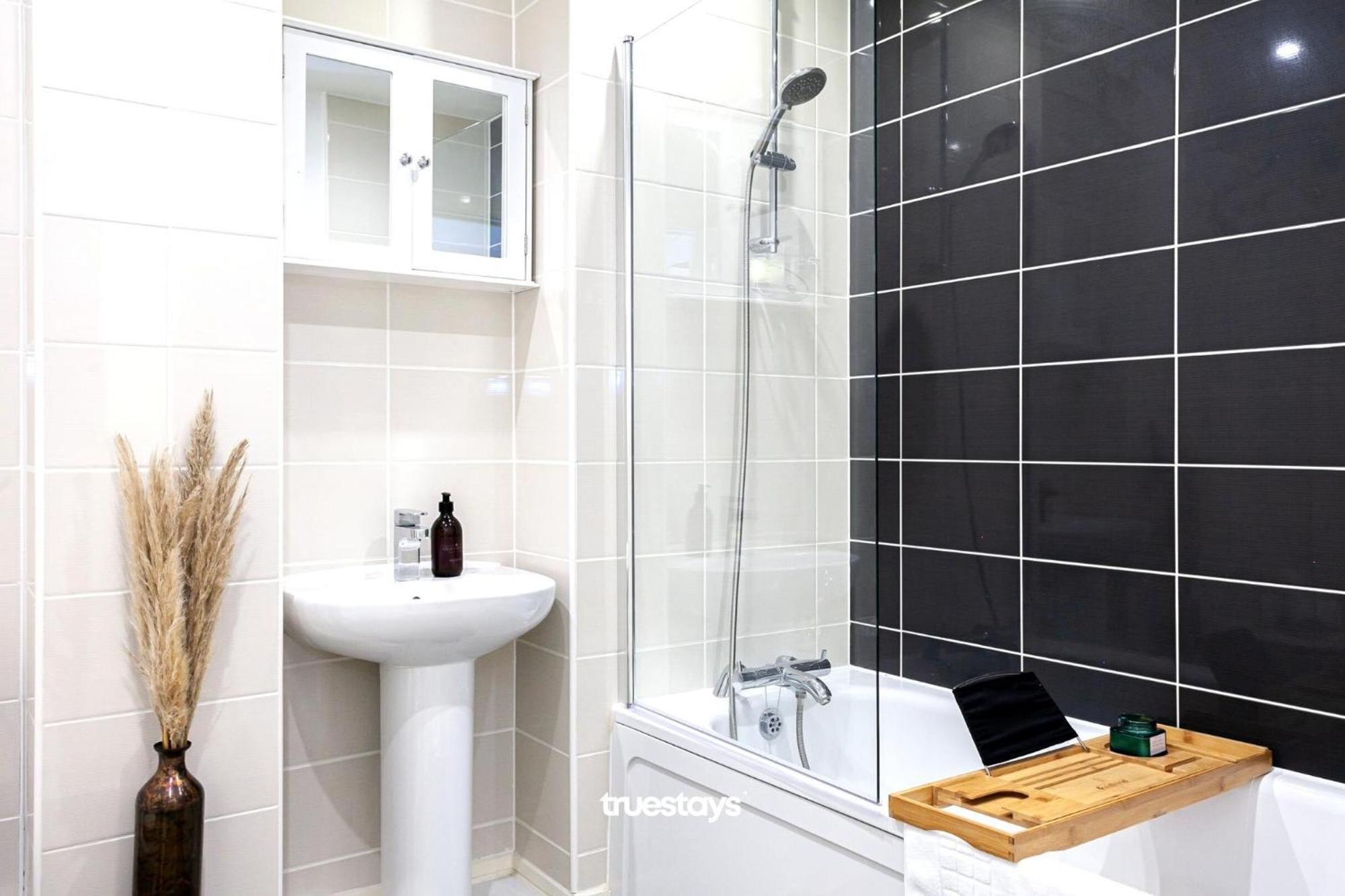 Ambassador House By Truestays - Luxury 4 Bedroom House In Stoke-On-Trent Etruria Eksteriør billede