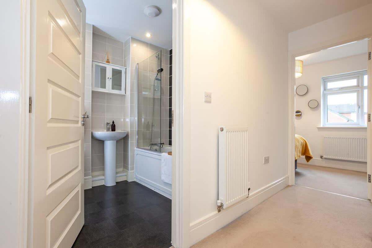 Ambassador House By Truestays - Luxury 4 Bedroom House In Stoke-On-Trent Etruria Eksteriør billede