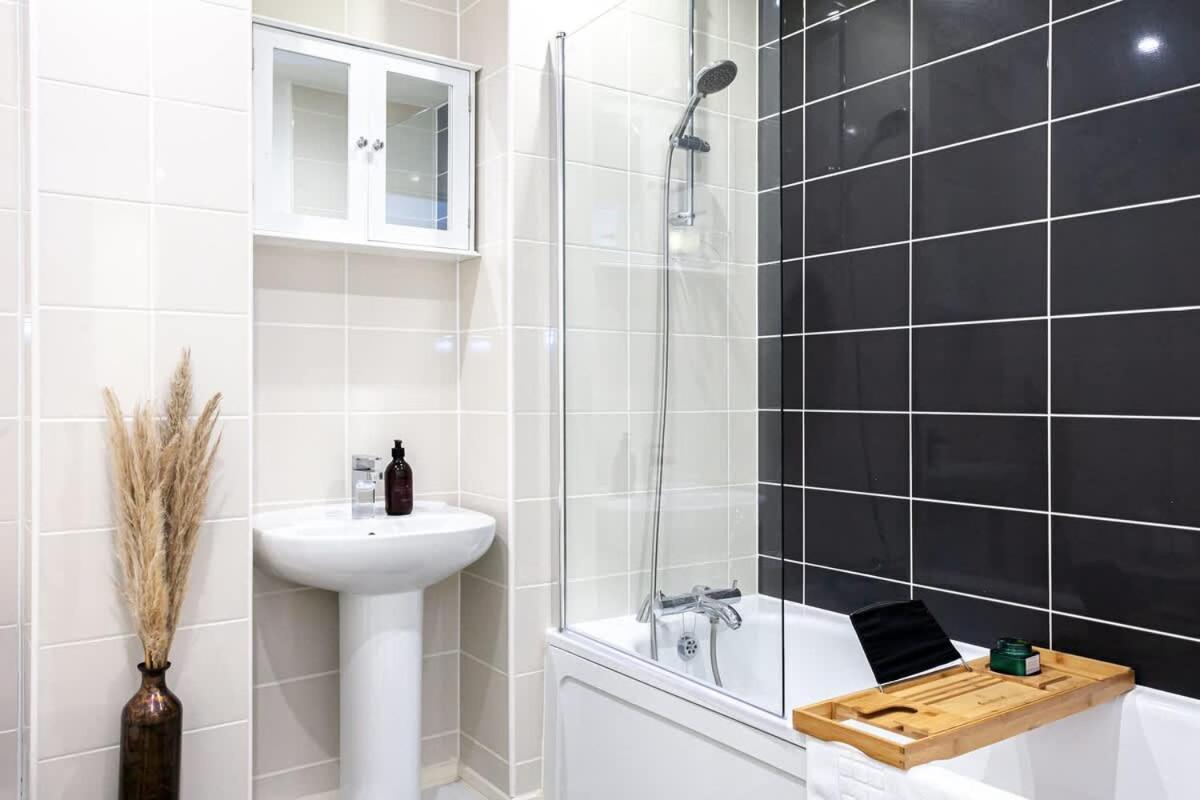 Ambassador House By Truestays - Luxury 4 Bedroom House In Stoke-On-Trent Etruria Eksteriør billede
