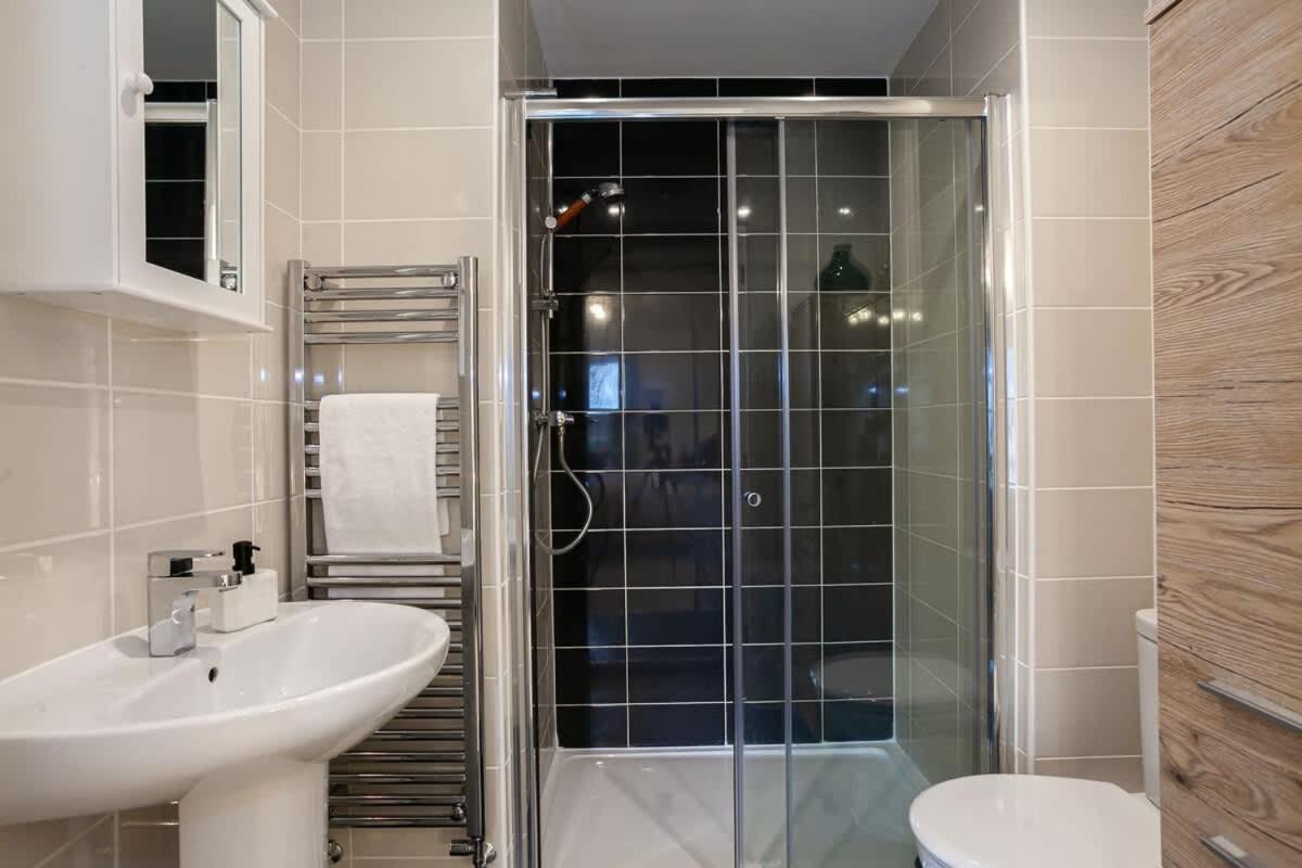 Ambassador House By Truestays - Luxury 4 Bedroom House In Stoke-On-Trent Etruria Eksteriør billede