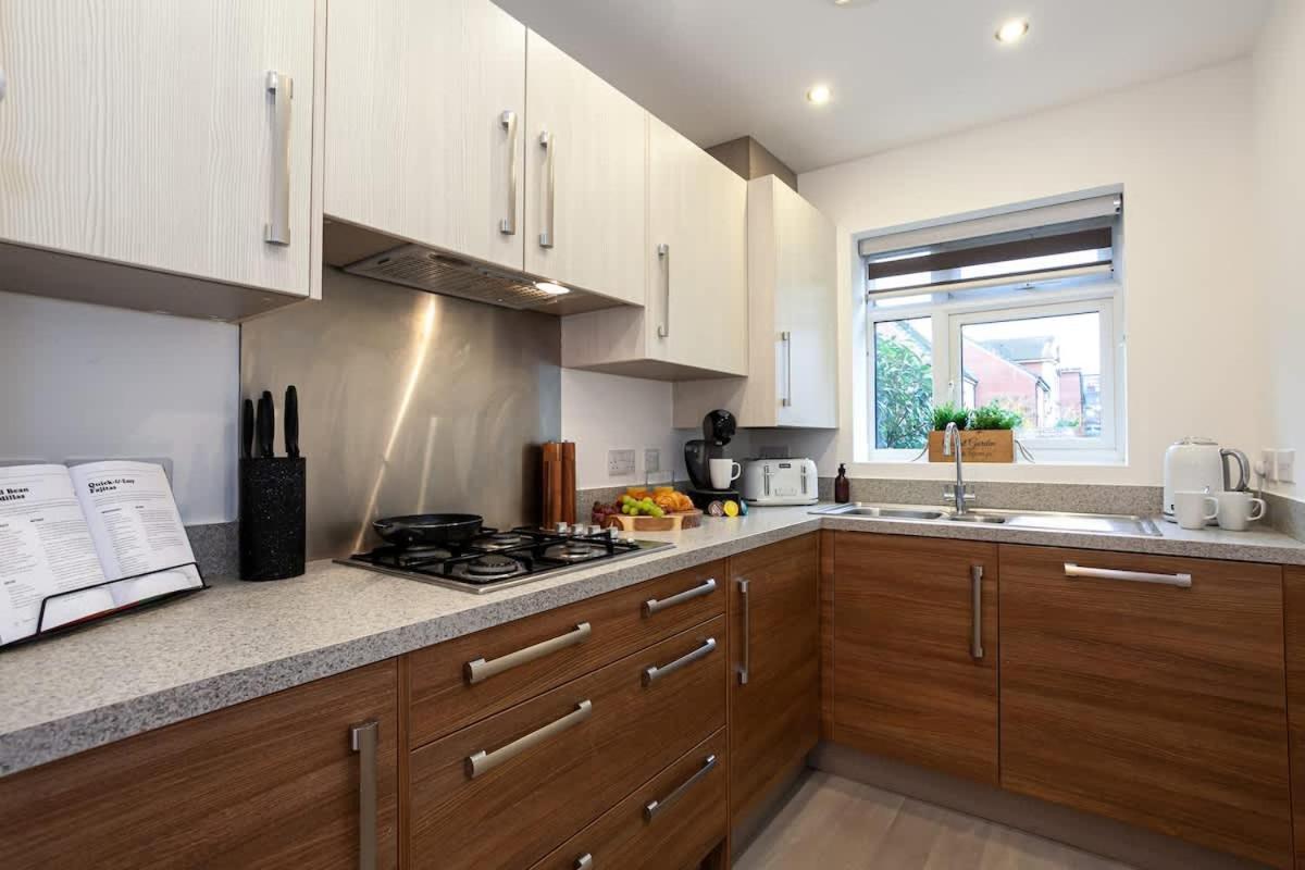Ambassador House By Truestays - Luxury 4 Bedroom House In Stoke-On-Trent Etruria Eksteriør billede